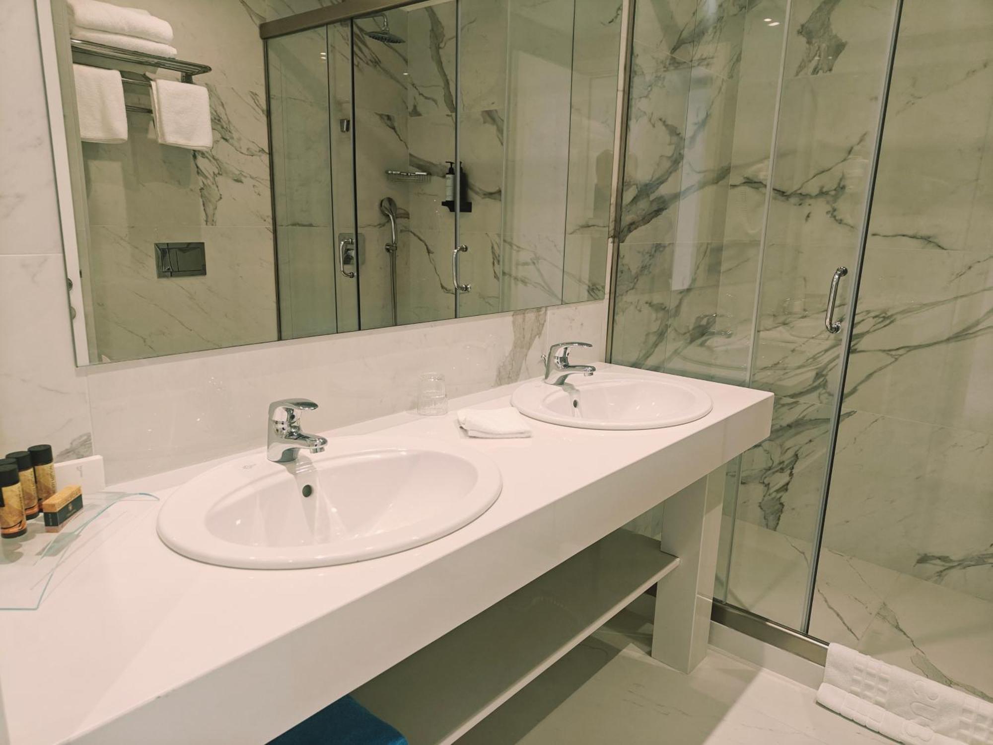 Ibiscus Hotel 4*