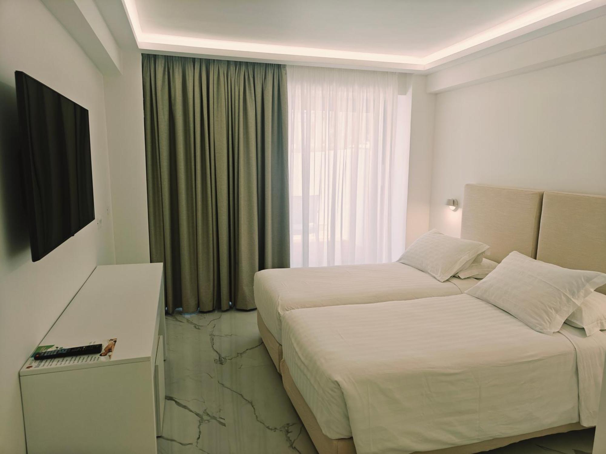 Ibiscus Hotel 4*