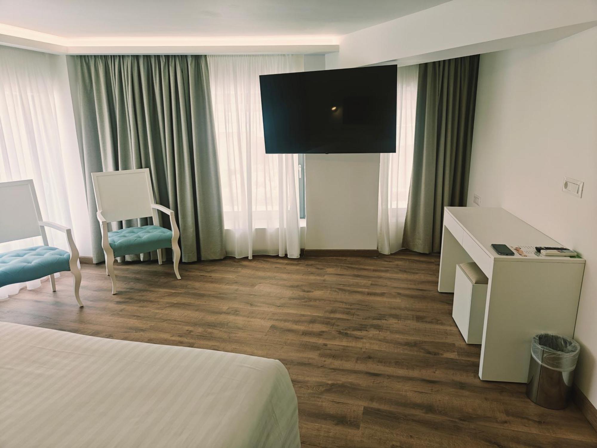 Ibiscus Hotel 4*